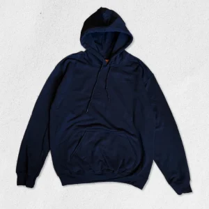 Hoodie noir à capuche avec poche kangourou, prêt pour personnalisation en broderie ou marquage